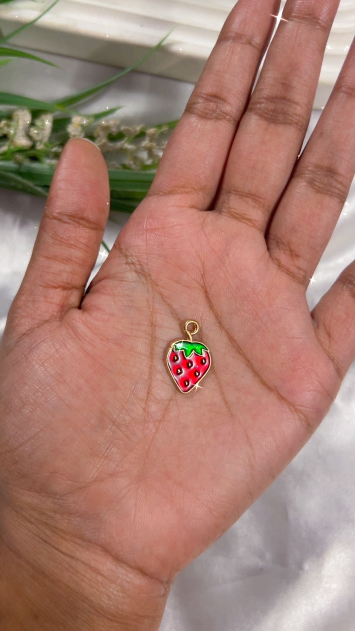 {"eId":"242138557067279","CameraPosition":1} Strawberry - Image 1