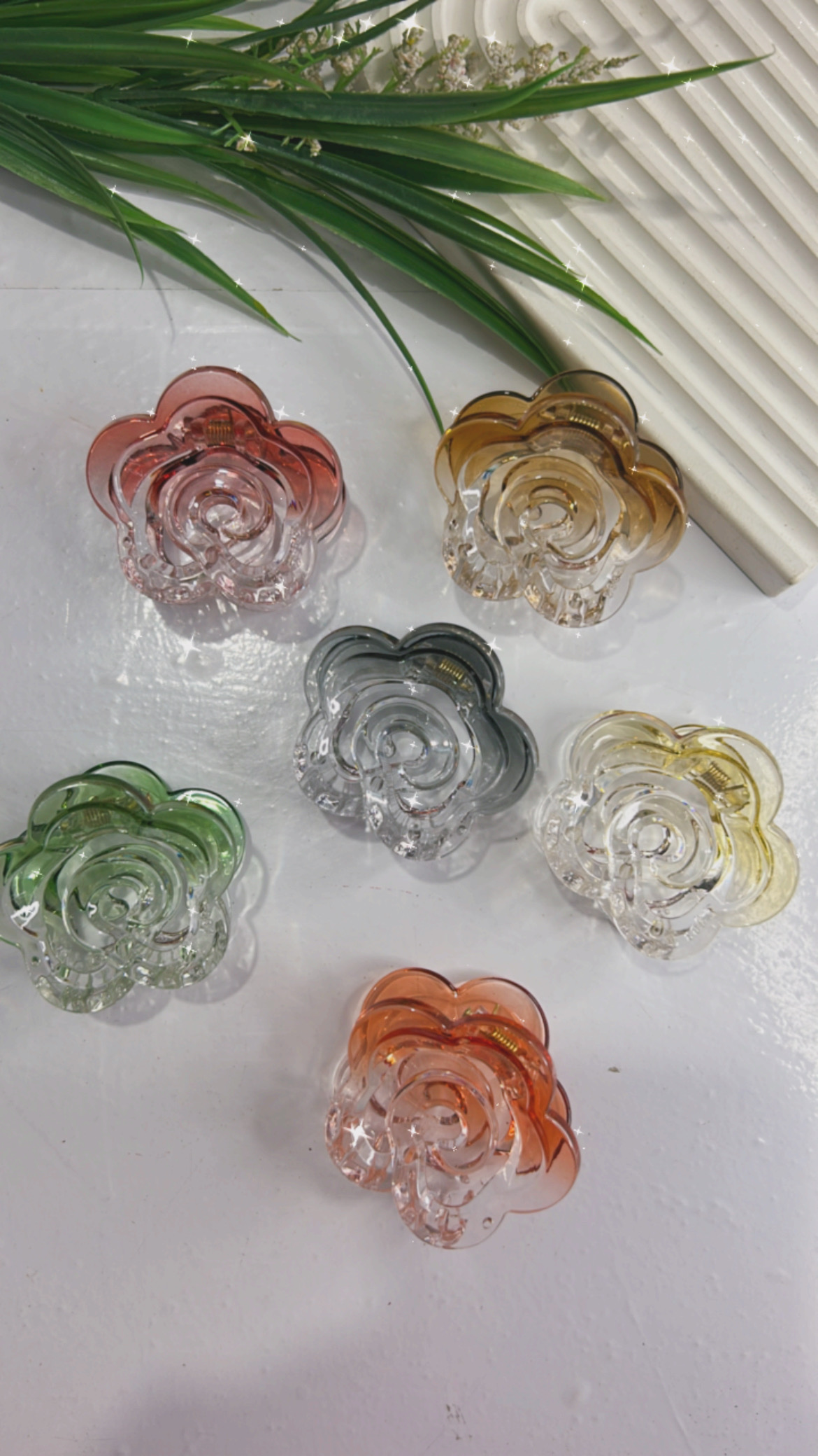 {"eId":"242138557067279","CameraPosition":1} Rose claw - Image 1