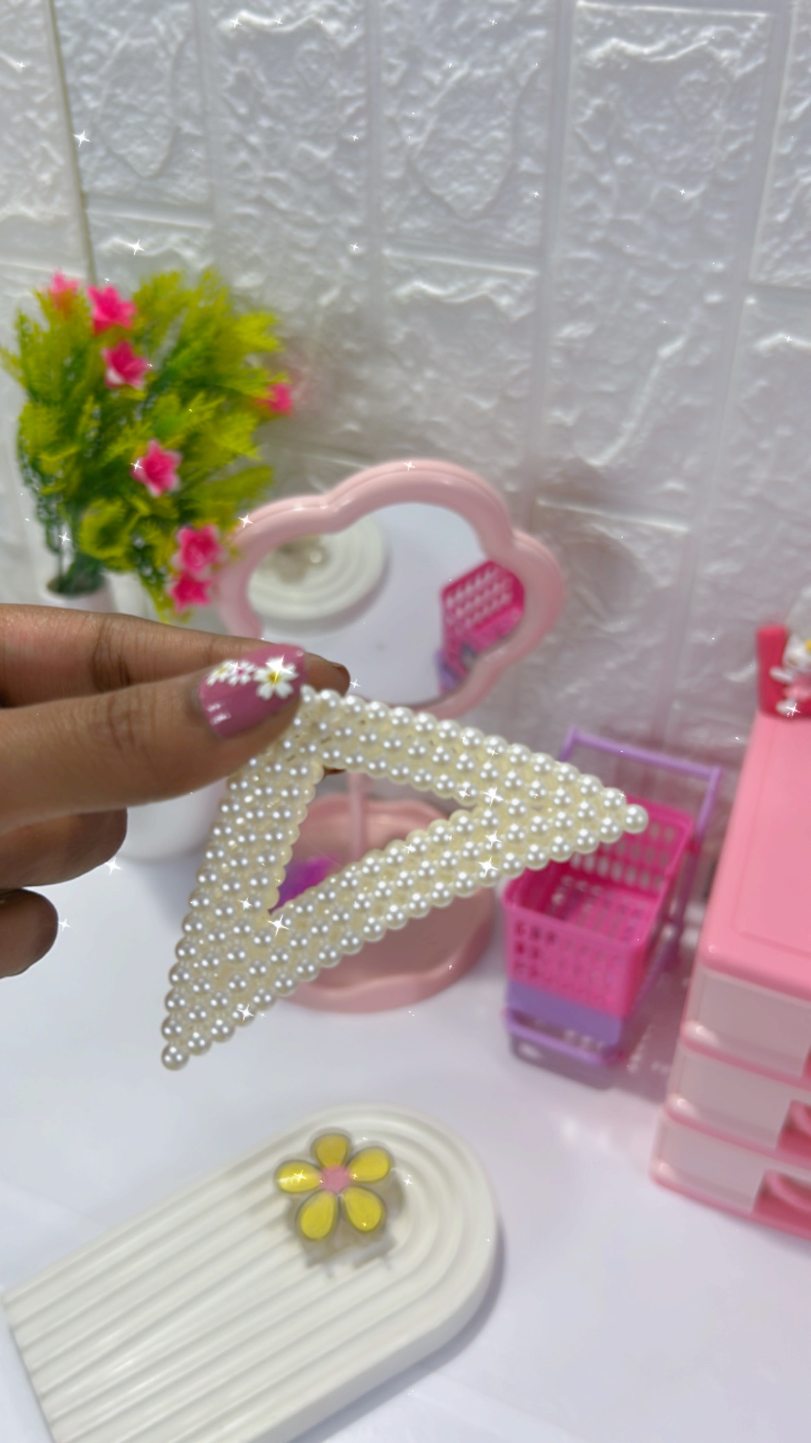 {"eId":"242138557067279","CameraPosition":1} Shapes - Image 1