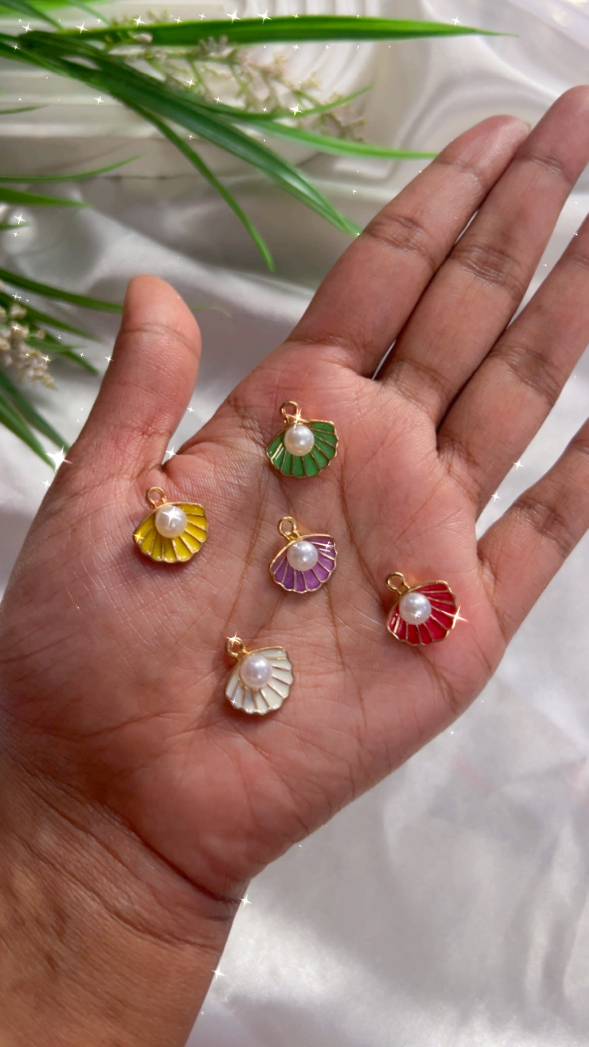 {"eId":"242138557067279","CameraPosition":1} Shell with pearl - Image 1