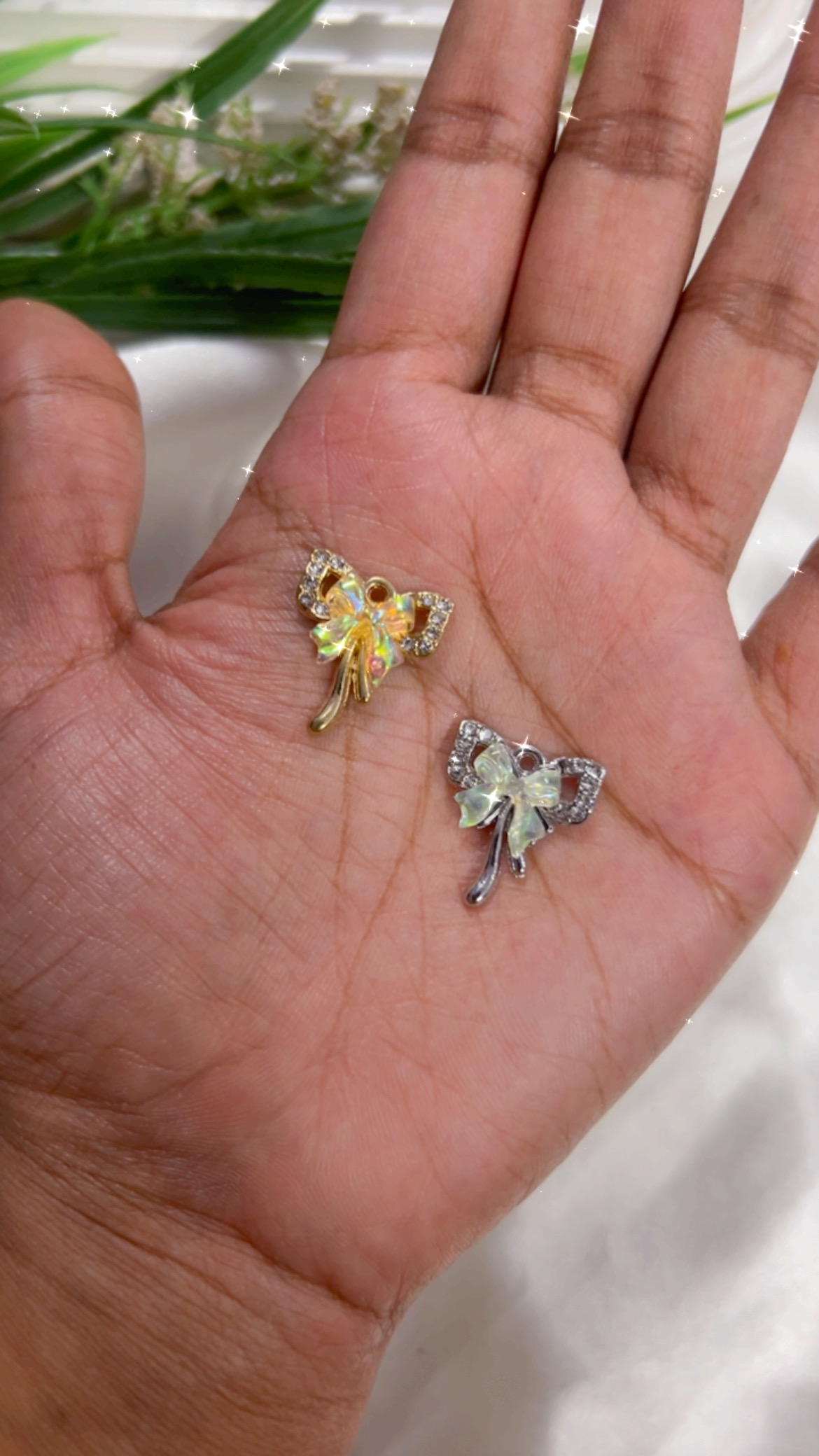 {"eId":"242138557067279","CameraPosition":1} Rhinestone bow - Image 1