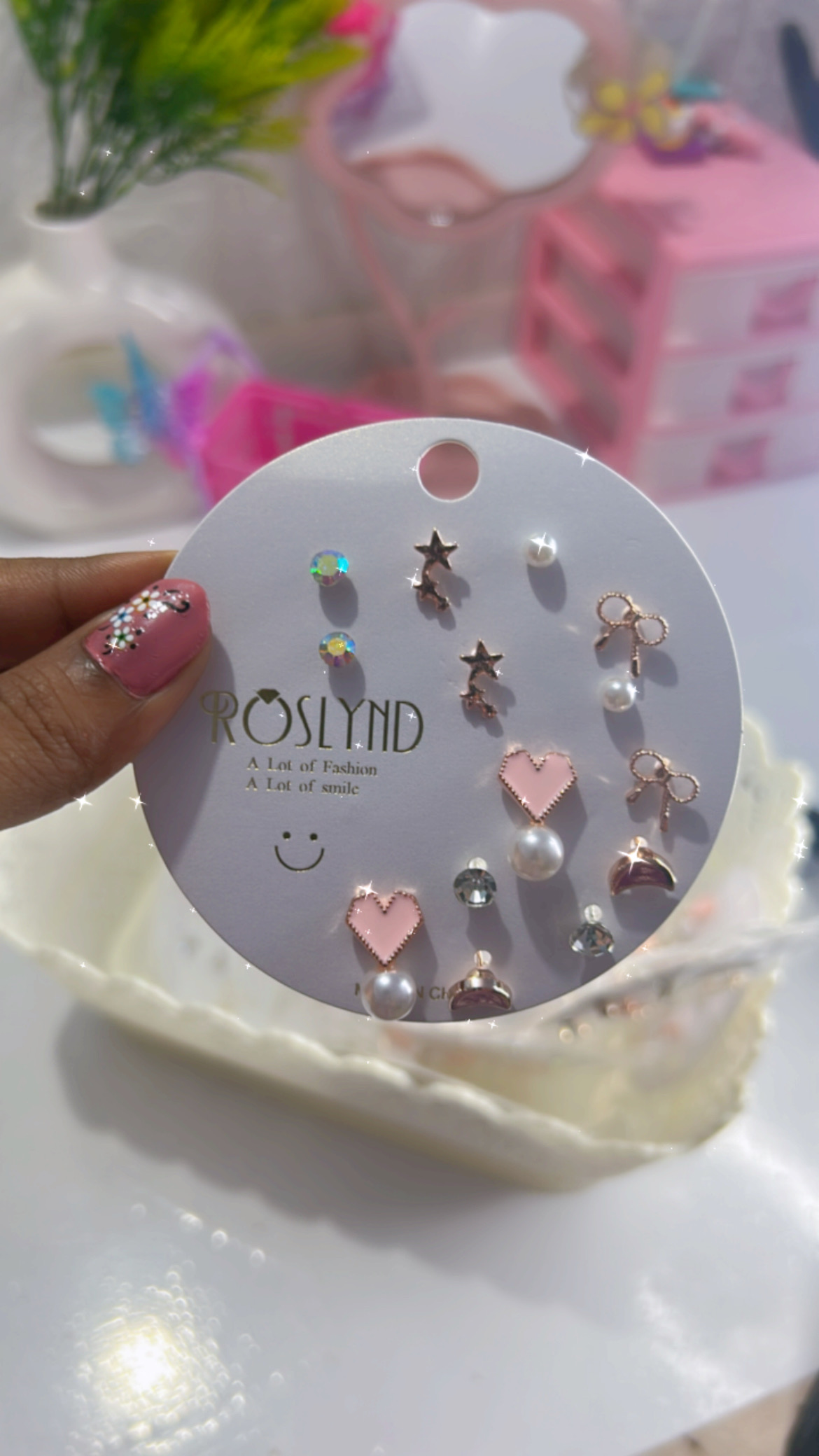 {"eId":"242138557067279","CameraPosition":1} Stud - Image 1