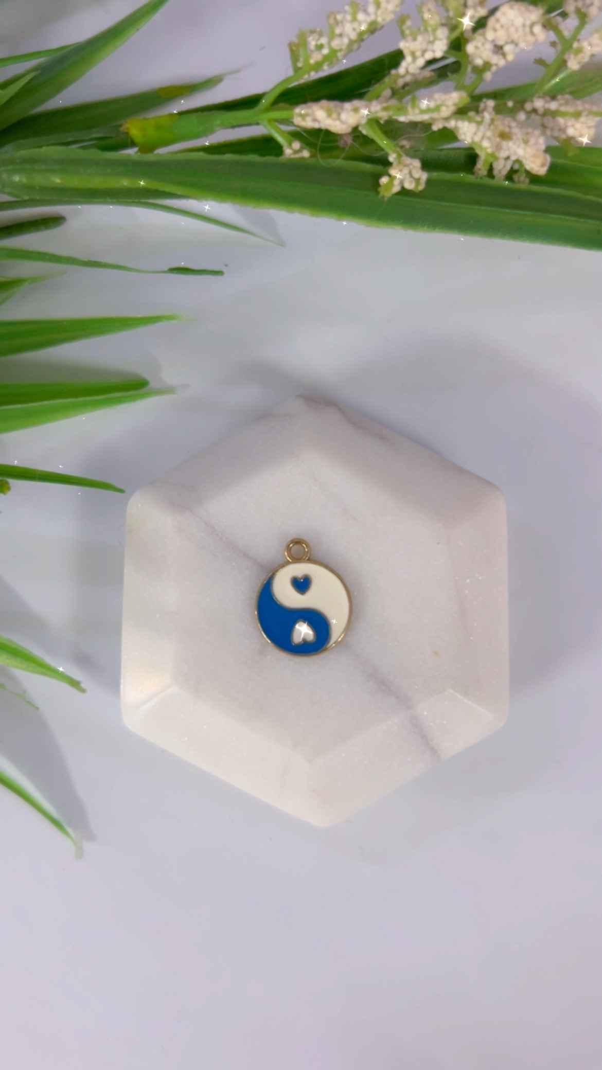 {"eId":"242138557067279","CameraPosition":1} yingyang-blue - Image 1