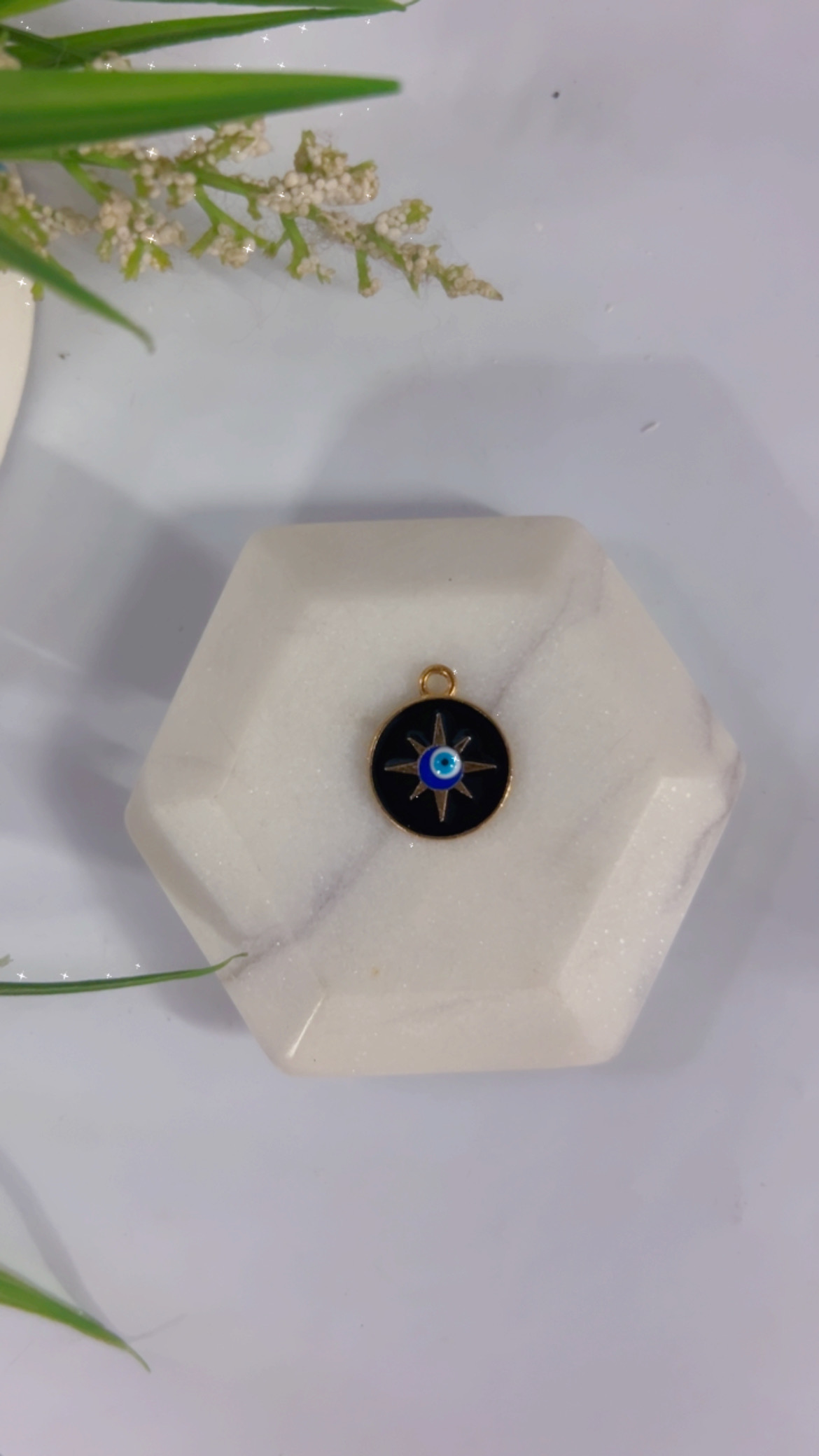 {"eId":"242138557067279","CameraPosition":1} Evileye-round - Image 1